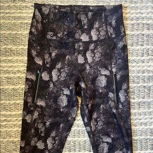 Athelta Rainer Printed Small